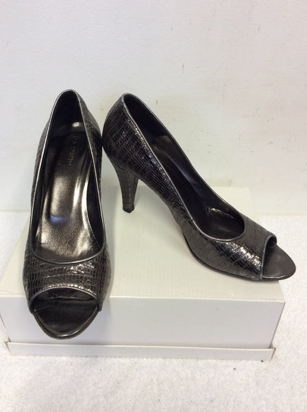 Silver heels 2025 size 5.5