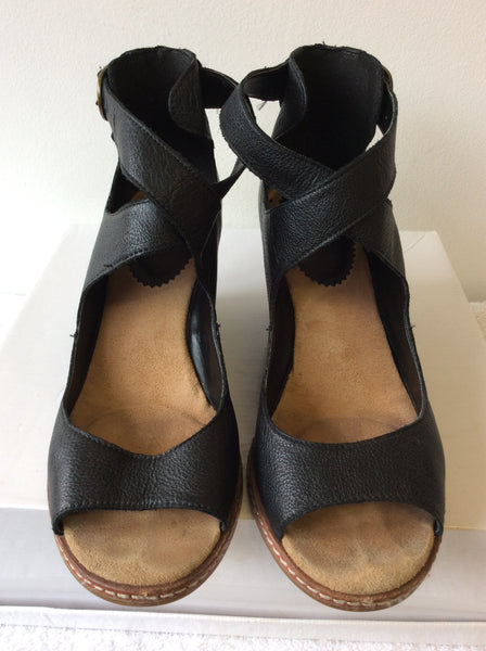 Clarks wedge online sandals size 5
