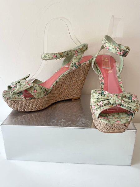 BRAND NEW OFFICE LIGHT GREEN FLORAL PRINT WEDGE HEEL SANDALS SIZE 7/40 –  Whispers Dress Agency