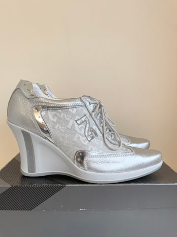 NERO GIARDINI SILVER LEATHER & TEXTILE LACE UP WEDGE HEEL FASHION TRAINERS SIZE 5/38