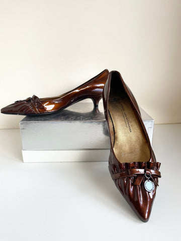 BRAND NEW KENNEL UND SCHMENGER BROWN PATENT LEATHER KITTEN HEELS SIZE 7/40
