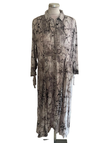 MINT VELVET BEIGE SNAKESKIN PRINT 3/4 SLEEVED FIT & FLARE MIDI DRESS SIZE 16