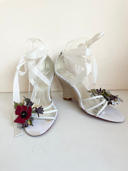KAREN MILLEN WHITE LEATHER RED POPPY TRIM WEDGE HEEL SANDALS SIZE 5/38