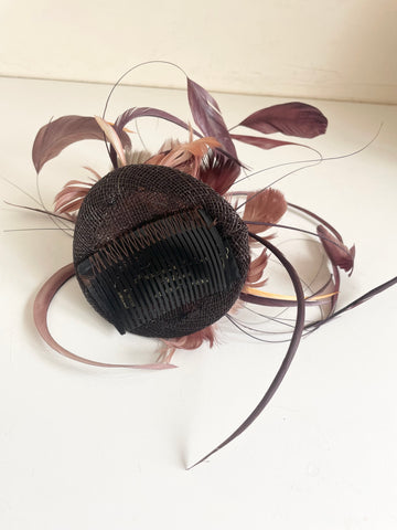 TAILOR MADE BROWN FEATHER & BEADED FASCINATOR ON COMB