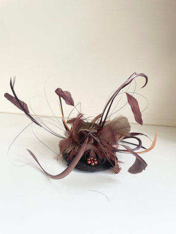 TAILOR MADE BROWN FEATHER & BEADED FASCINATOR ON COMB
