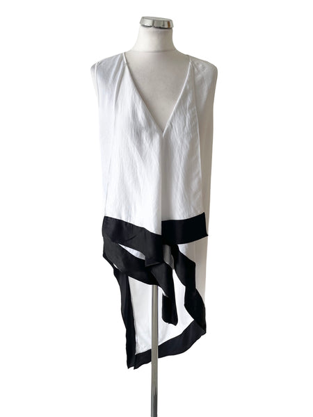 BCBGMAXAZRIA WHITE & BLACK TRIMMED SLEEVELESS ASYMMETRIC TUNIC TOP SIZE S