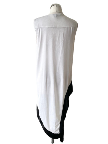 BCBGMAXAZRIA WHITE & BLACK TRIMMED SLEEVELESS ASYMMETRIC TUNIC TOP SIZE S