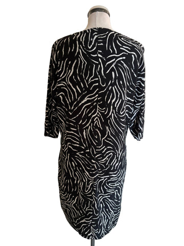 SOSANDAR BLACK & WHITE PRINT 3/4 SLEEVE SHIFT DRESS  SIZE 14