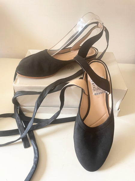 BRAND NEW CLARKS GRACE SOPHIA BLACK LEATHER LACE UP LEG FLATS SIZE 4.5/37.5