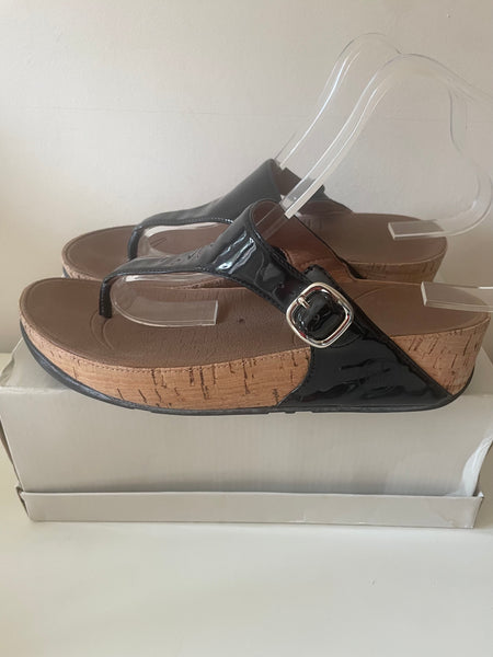 FIT FLOP BLACK PATENT LEATHER TOE POST MULES SIZE 6/39