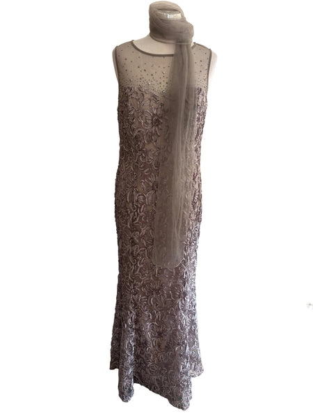 BRAND NEW FRANK LYMAN SILVER GREY APPLIQUÉ EMBOSSED SPECIAL OCCASION /EVENING DRESS SIZE 14