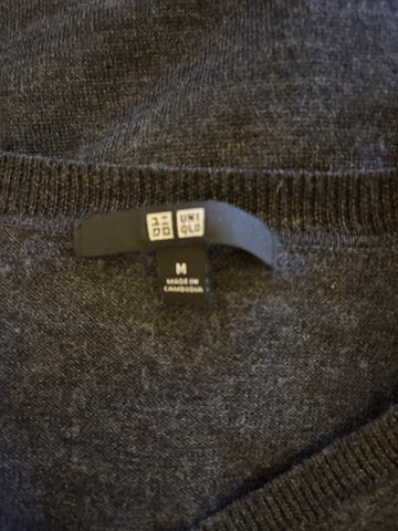 UNIQLO 100% MERINO WOOL DARK GREY V NECK JUMPER  SIZE M