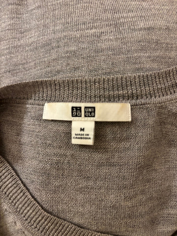 UNIQLO 100% MERINO WOOL LIGHT GREY V NECK JUMPER SIZE M