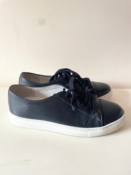 HOBBS NAVY BLUE LEATHER LACE UP PLIMSOLS SIZE 4/37