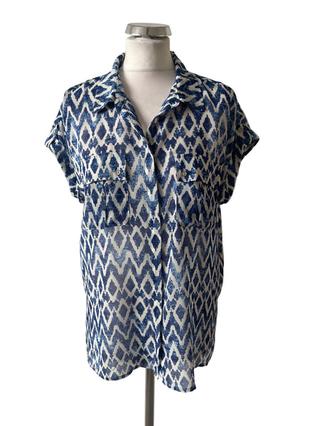 MINT VELVET BLUE & WHITE PRINT SHORT SLEEVE BLOUSE  SIZE M