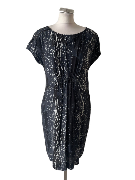 MINT VELVET BLACK,GREY & WHITE PRINT CAP SLEEVE SHIFT DRESS SIZE 8