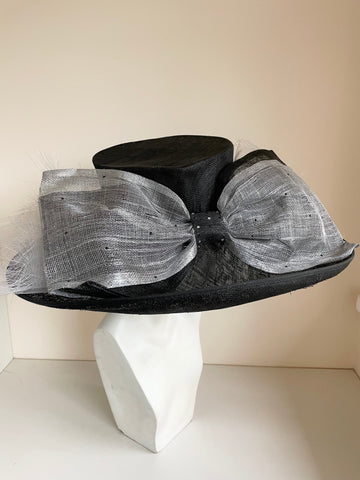 UNBRANDED BLACK WIDE BRIM FORMAL HAT WITH LARGE SILVER & BLACK BOW TRIM ONE SIZE