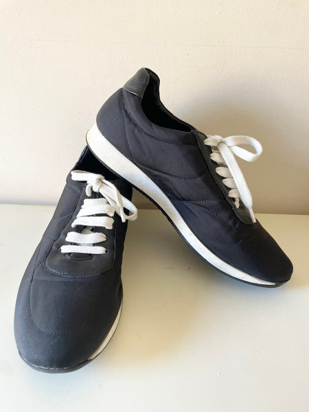 HOBBS BLACK NYLON & LEATHER LACE UP PLIMSOLS SIZE 7.5/41