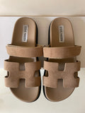 STEVE MADDEN MAYVEN BEIGE SUEDE SLIDERS SIZE 5.5/ 38.5