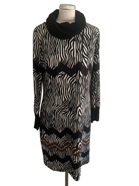 K DESIGN BLACK & WHITE ZEBRA PRINT ROLL NECK LONG SLEEVE SHIFT DRESS  SIZE XL