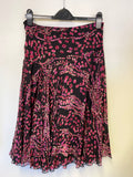FENN WRIGHT MANSON 100% BLACK & DEEP PINK PRINT SKIRT & JACKET SET SIZE 16
