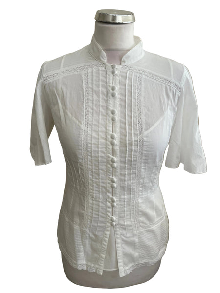 KAREN MILLEN 100% COTTON WHITE FRONT BUTTON, LACED REAR SHORT SLEEVED TOP  SIZE 10
