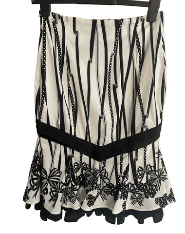 KAREN MILLEN WHITE & BLACK RIBBON PRINT FRILLED HEM SKIRT  SIZE 10