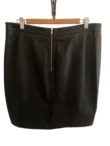SECOND FEMALE BLACK LEATHER SHORT SKIRT SIZE L