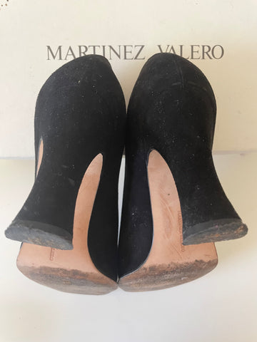 MARTINEZ VALERO BLACK SUEDE HEELS SIZE 5/38
