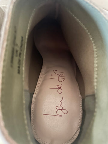 BRAND NEW BEN DE LISI TAUPE SUEDE ANKLE BOOTS SIZE 7/40