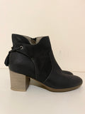 CLARKS BLACK LEATHER ANKLE BOOTS SIZE 6/40