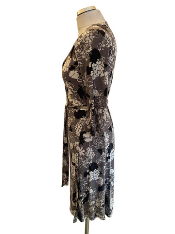 L.K. BENNETT 100% SILK GREY,BLACK & WHITE FLORAL PRINT WRAP DRESS  SIZE 10