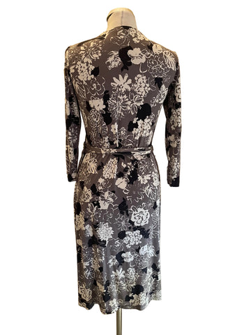 L.K. BENNETT 100% SILK GREY,BLACK & WHITE FLORAL PRINT WRAP DRESS  SIZE 10