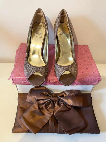 SACHA BROWN & GOLD EMBROIDERED PEEPTOE SATIN HEELS WITH FREE MATCHING CLUTCH BAG SIZE 5/38