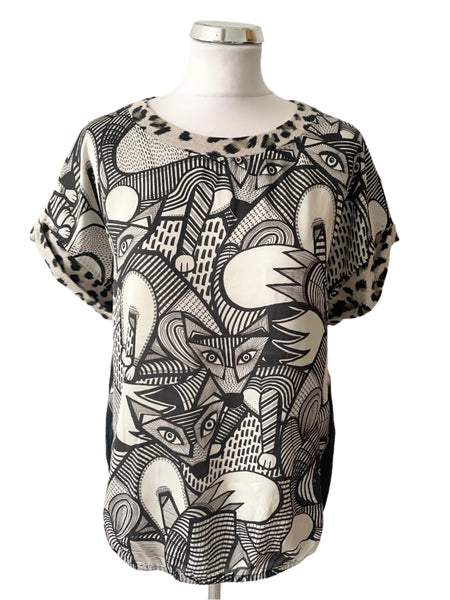 MARCCAIN BLACK & CREAM FOX GRAPHIC FRONT SHORT SLEEVE TOP SIZE N4 UK 14/16