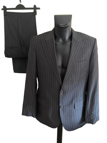 HUGO BOSS QUEEN/SHARP 100% VIRGIN WOOL DARK GREY PINSTRIPE TAILORED SUIT  SIZE 40R