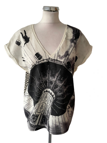 OUI IVORY & BLACK FAIRGROUND RIDE GRAPHIC PRINT CROCHET REAR CAP SLEEVE TOP SIZE 14