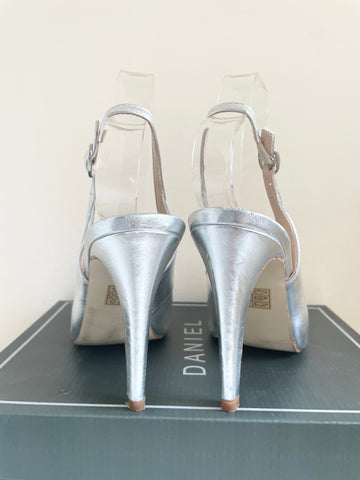 DANIEL SILVER SLINGBACK SPECIAL OCCASION HEELS SIZE 6/39