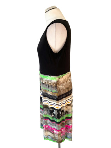 GEISHA BLACK & MULTI COLOURED PRINT SLEEVELESS STRETCH JERSEY DRESS  SIZE L
