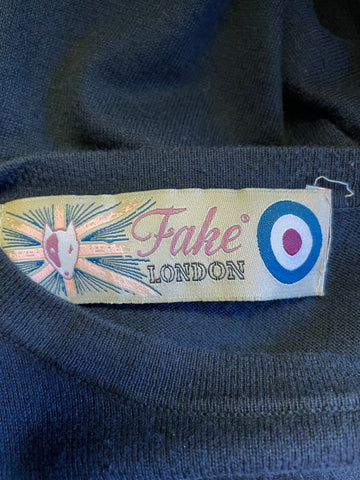 FAKE LONDON BLACK & WHITE ‘BY APPOINTMENT’ PRINT SHORT SLEEVE T SHIRT SIZE M