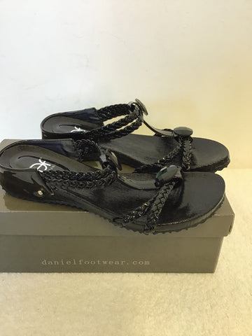BRAND NEW DANIEL BLACK PATENT JEWEL TRIM FOOTBED SANDALS SIZE 4/37