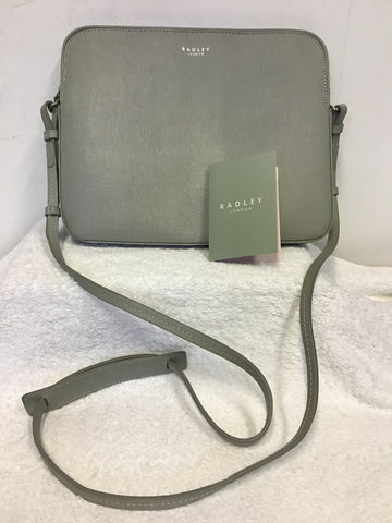 BRAND NEW RADLEY LIGHT GREY LEATHER  COATED MEDIUM ZIP TOP CROSS BODY BAG