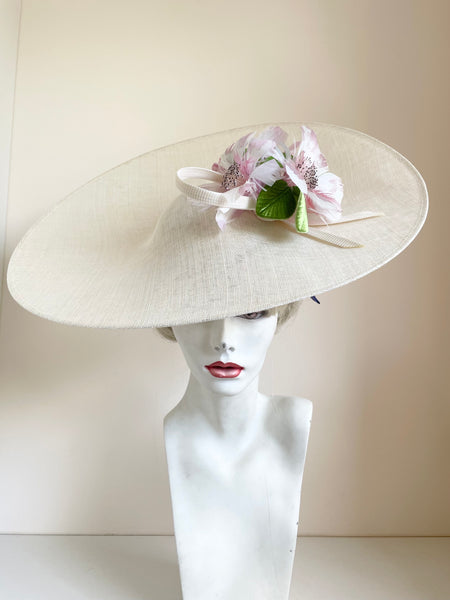 BRAND NEW DESIGNER PHILIP TREACY IVORY SAUCER WITH PINK TRIM FEATHER FLOWERS HATINATOR