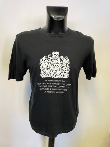 FAKE LONDON BLACK & WHITE ‘BY APPOINTMENT’ PRINT SHORT SLEEVE T SHIRT SIZE M