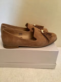 GALLERY BEIGE SUEDE TASSEL TRIM LOAFERS SIZE 6/39