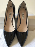 CLARKS BLACK PATENT LEATHER HEELS SIZE 5/38
