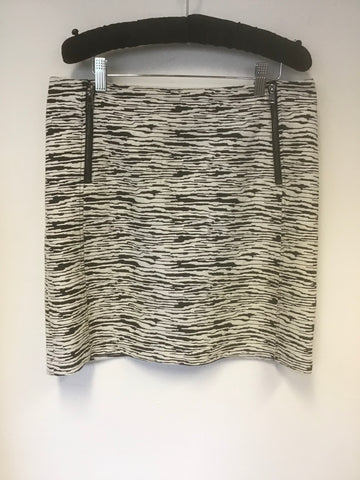 OUI BLACK & IVORY PRINT A LINE MINI SKIRT SIZE 14