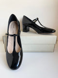 BRAND NEW CLARKS BLACK PATENT LEATHER T BAR HEELS SIZE 8/42
