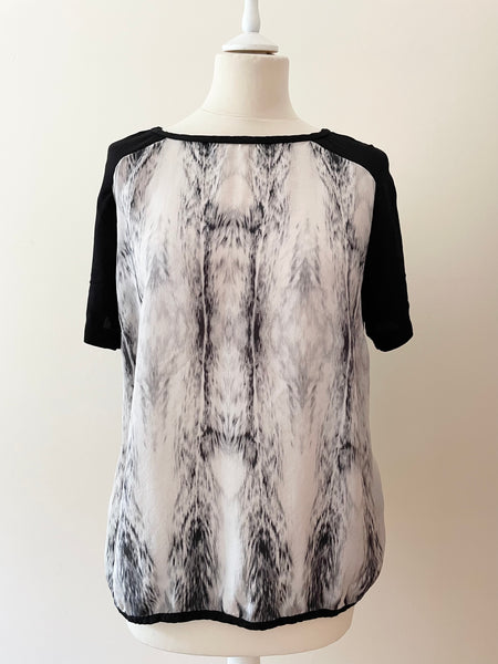 MINT VELVET BLACK & GREY SILK FRONT SHORT SLEEVE TOP SIZE 16