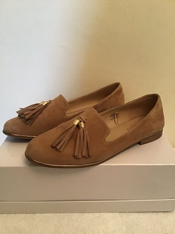 GALLERY BEIGE SUEDE TASSEL TRIM LOAFERS SIZE 6/39
